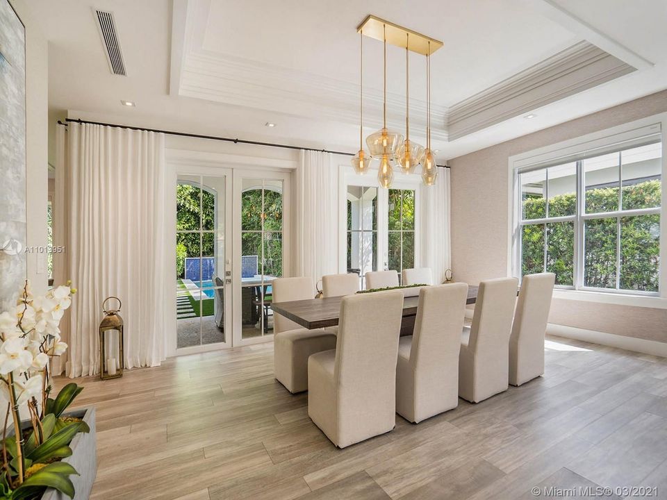 Recently Sold: $2,286,000 (4 beds, 4 baths, 3290 Square Feet)