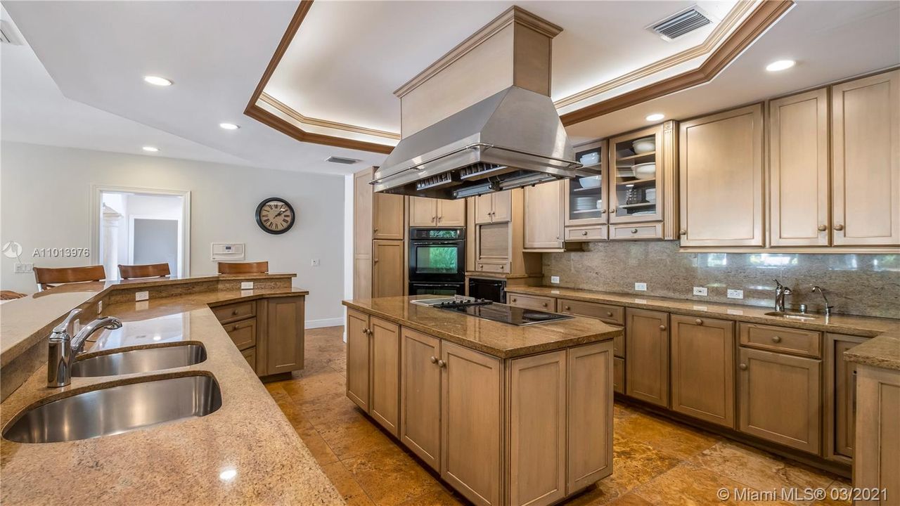 Недавно продано: $3,195,000 (7 спален, 7 ванн, 7617 Квадратных фут)