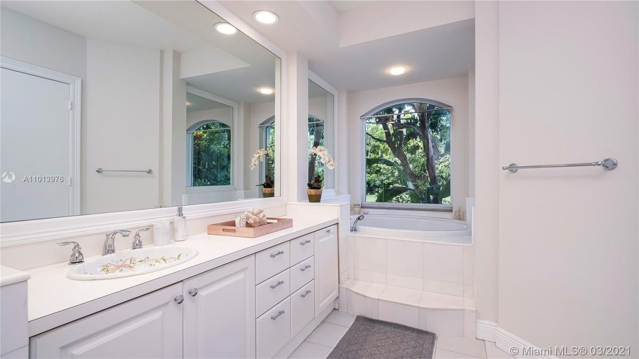 Недавно продано: $3,195,000 (7 спален, 7 ванн, 7617 Квадратных фут)