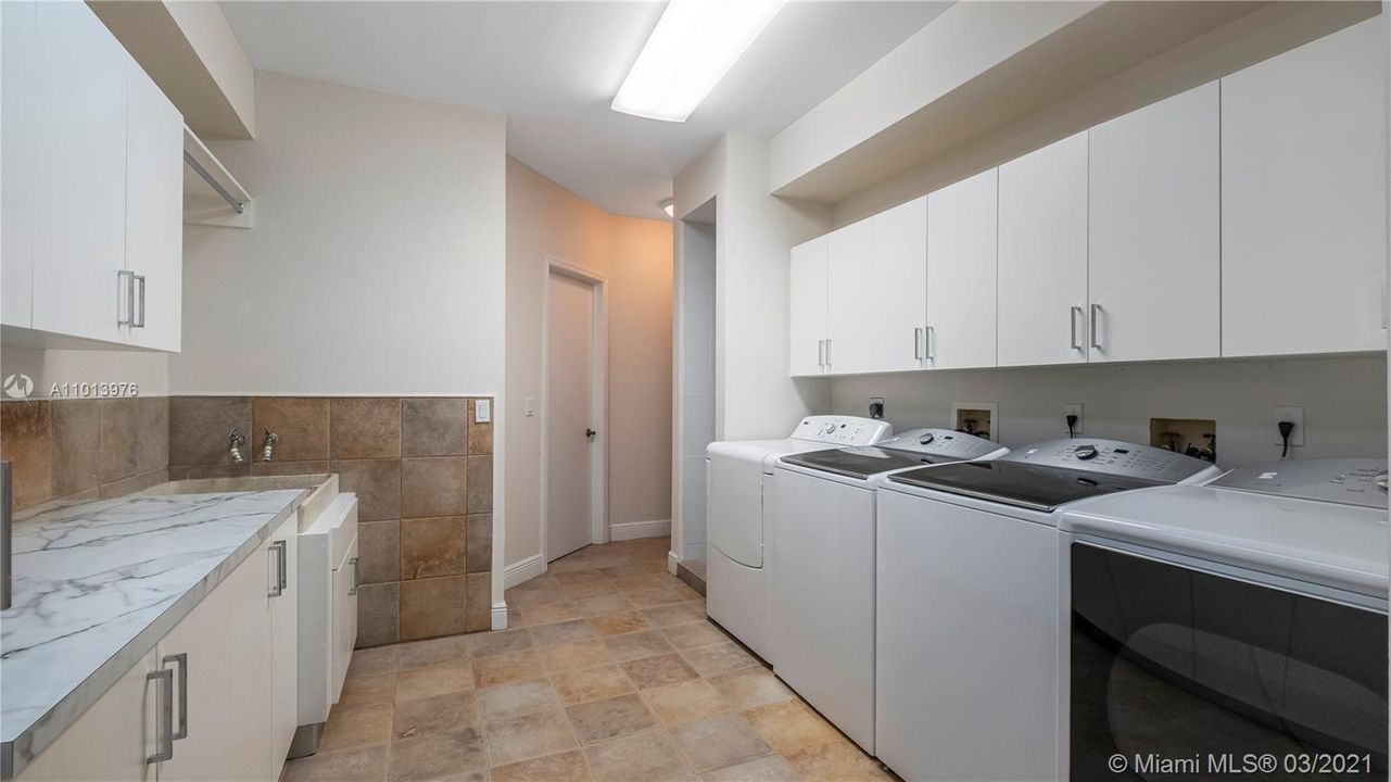 Недавно продано: $3,195,000 (7 спален, 7 ванн, 7617 Квадратных фут)