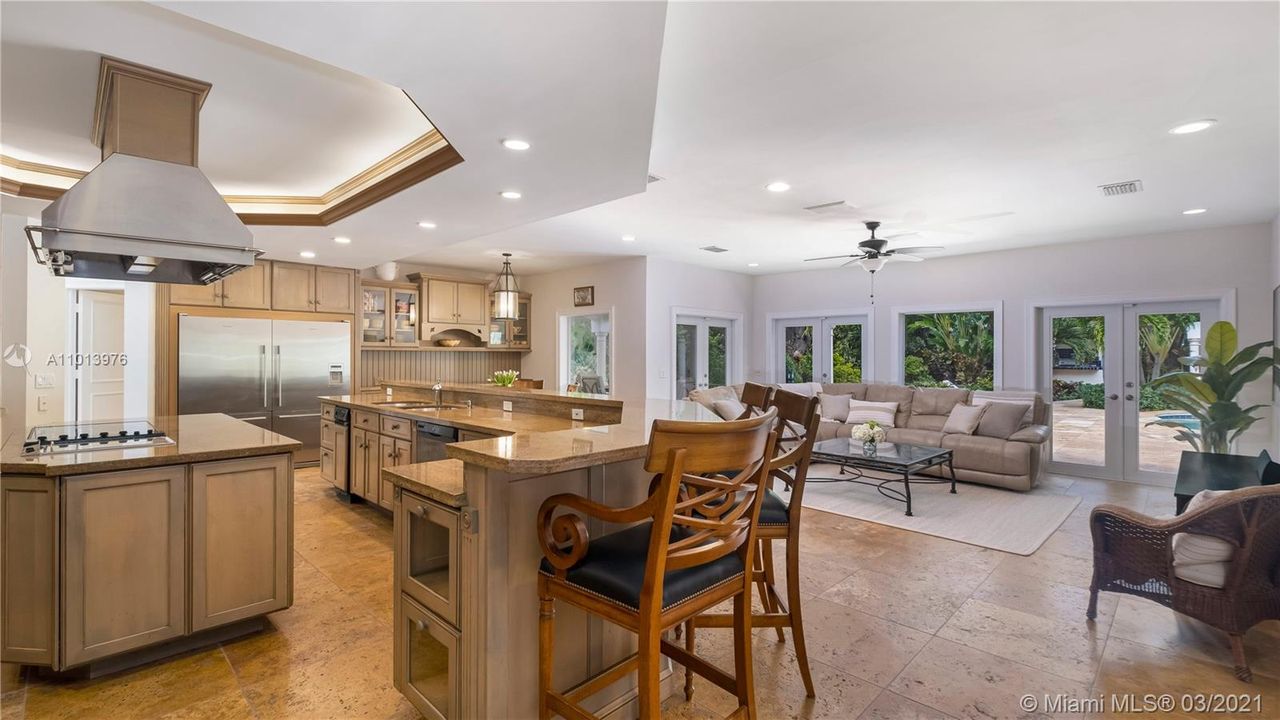 Недавно продано: $3,195,000 (7 спален, 7 ванн, 7617 Квадратных фут)