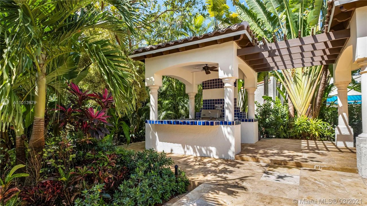 Недавно продано: $3,195,000 (7 спален, 7 ванн, 7617 Квадратных фут)