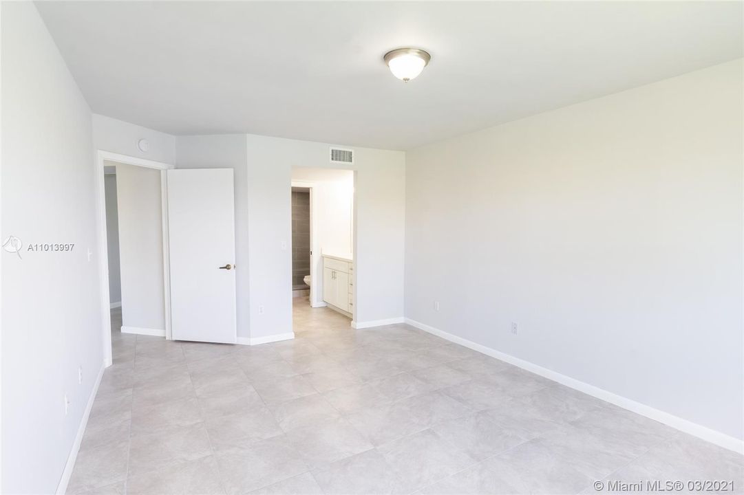 Recently Sold: $159,000 (2 beds, 2 baths, 1070 Square Feet)