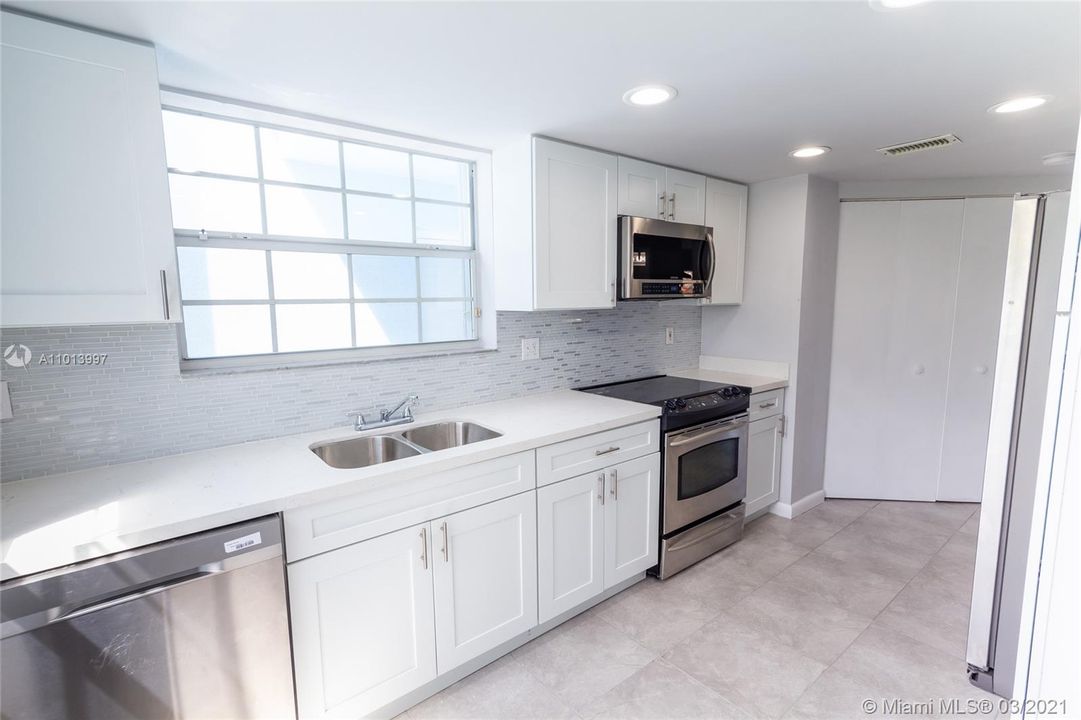 Recently Sold: $159,000 (2 beds, 2 baths, 1070 Square Feet)