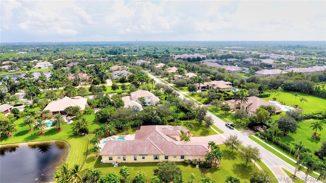 Recently Sold: $1,300,000 (5 beds, 4 baths, 4418 Square Feet)