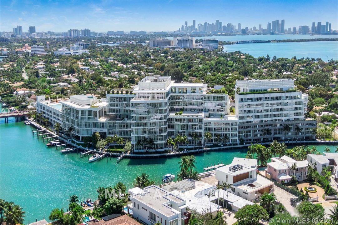 Recently Sold: $2,695,000 (3 beds, 3 baths, 3292 Square Feet)