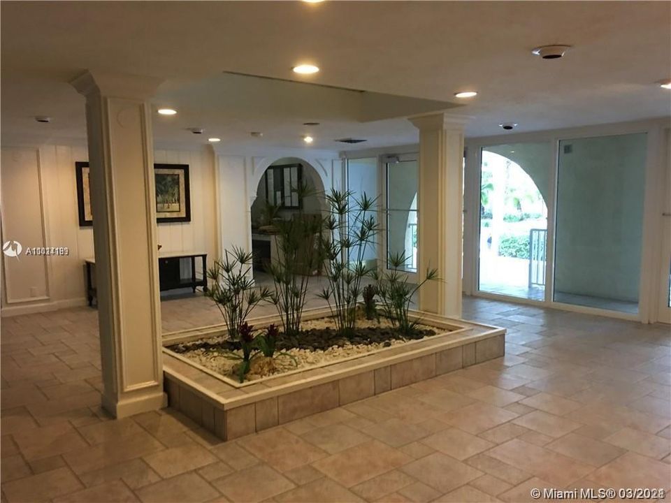 Recently Rented: $1,700 (1 beds, 1 baths, 808 Square Feet)