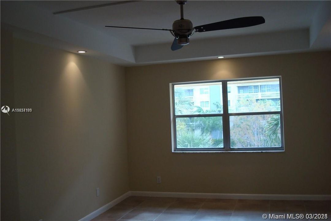 Recently Rented: $1,700 (1 beds, 1 baths, 808 Square Feet)