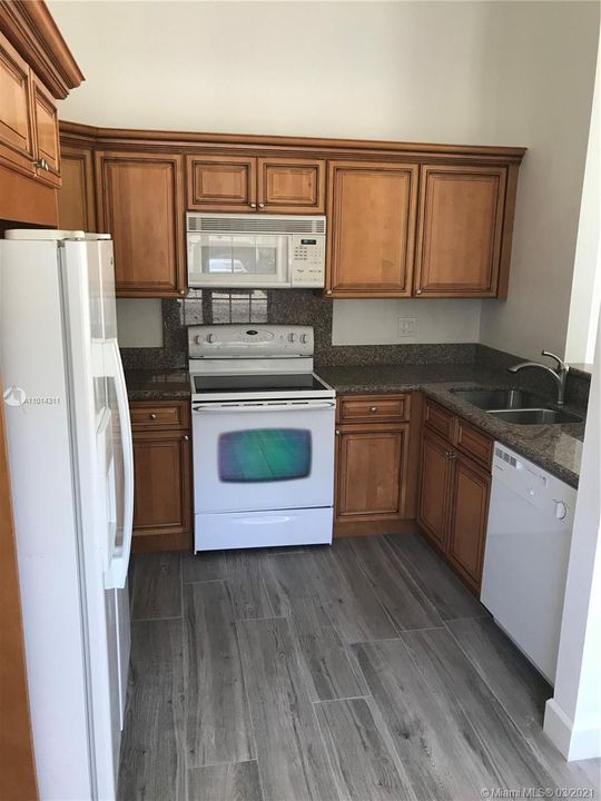 Recently Rented: $2,400 (3 beds, 2 baths, 0 Square Feet)