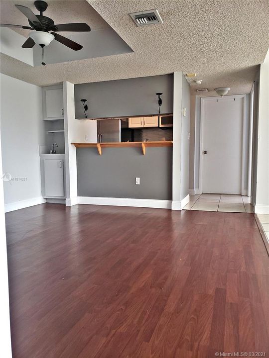 Recently Sold: $173,000 (2 beds, 2 baths, 827 Square Feet)