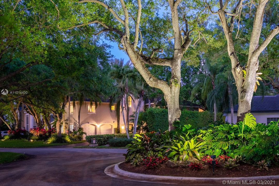 Twilight In Gated, Private Cutler Oaks