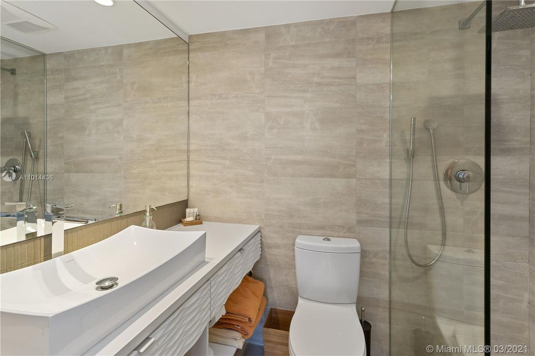 最近售出: $340,000 (2 贝兹, 2 浴室, 1000 平方英尺)