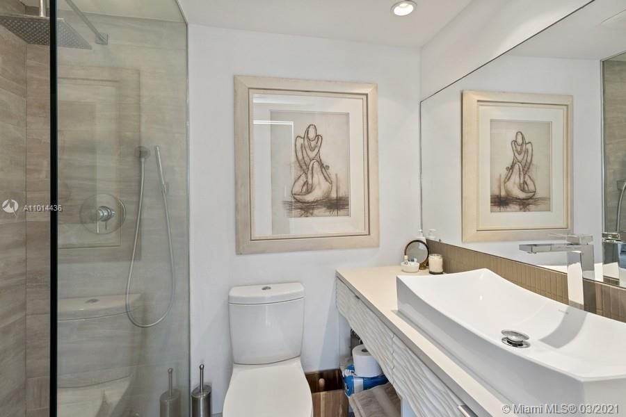 最近售出: $340,000 (2 贝兹, 2 浴室, 1000 平方英尺)