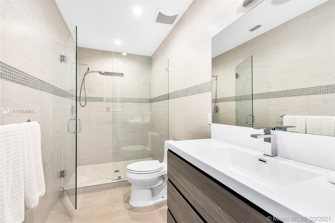 Недавно арендовано: $90,000 (11 спален, 12 ванн, 10114 Квадратных фут)