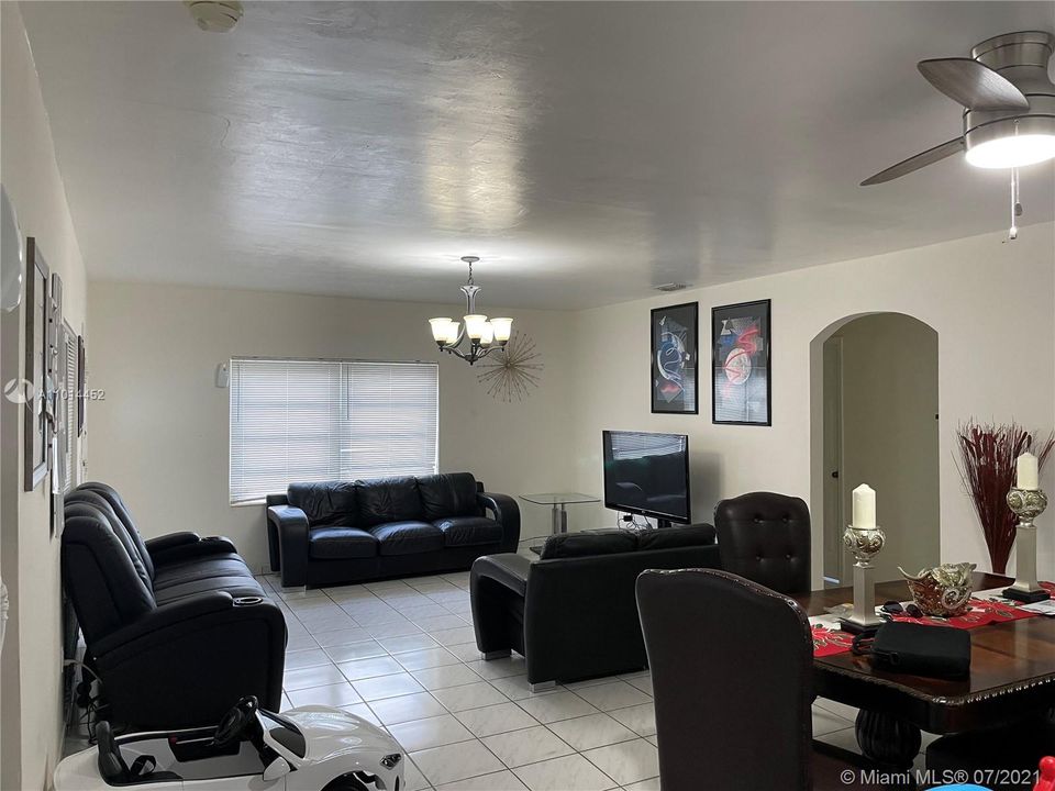 Recently Sold: $409,000 (3 beds, 1 baths, 1195 Square Feet)