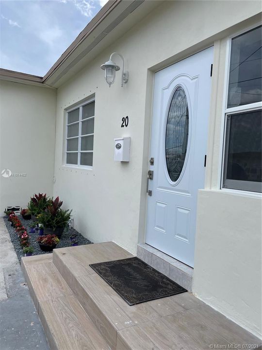Recently Sold: $409,000 (3 beds, 1 baths, 1195 Square Feet)