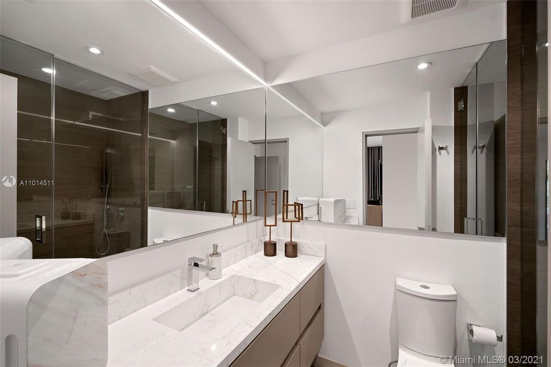 Recently Sold: $2,790,000 (4 beds, 4 baths, 2590 Square Feet)