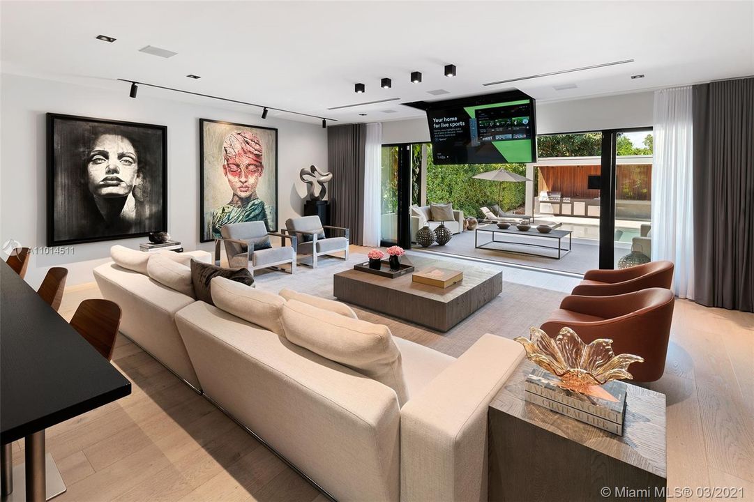 Recently Sold: $2,790,000 (4 beds, 4 baths, 2590 Square Feet)