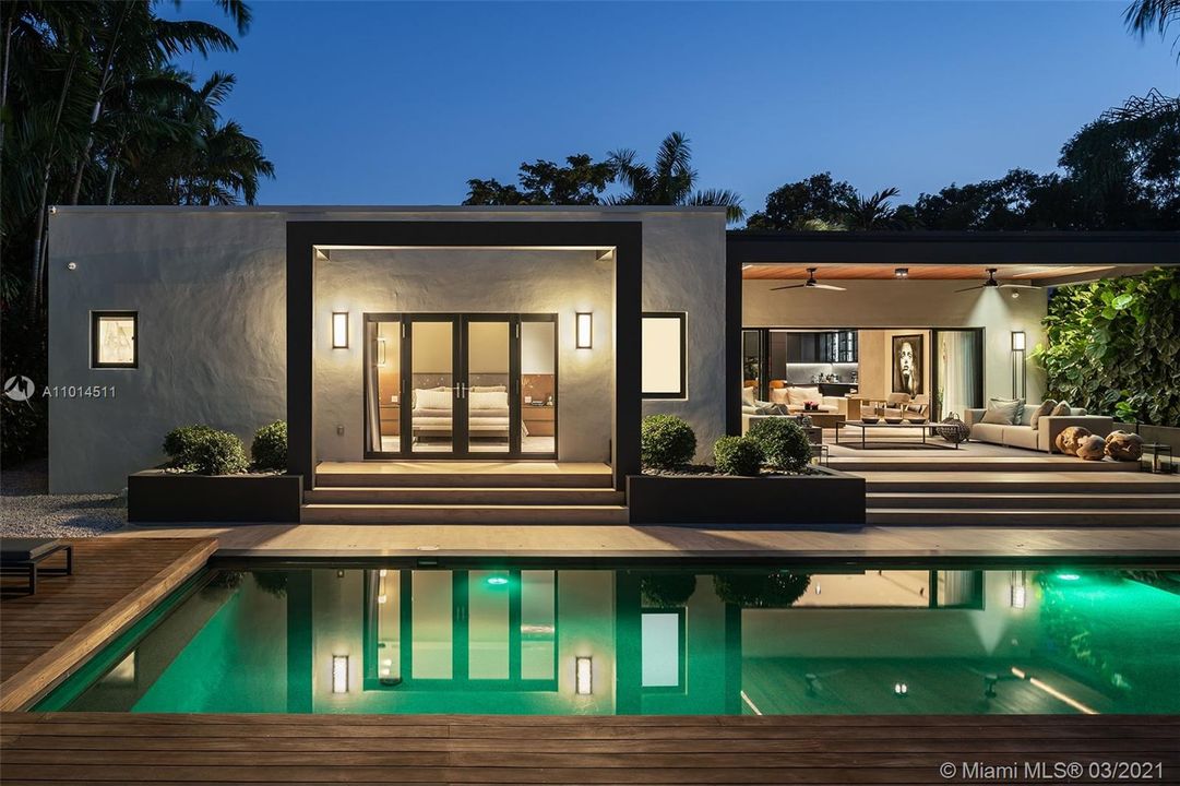 Recently Sold: $2,790,000 (4 beds, 4 baths, 2590 Square Feet)