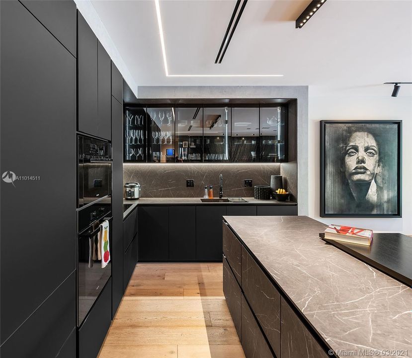 Recently Sold: $2,790,000 (4 beds, 4 baths, 2590 Square Feet)