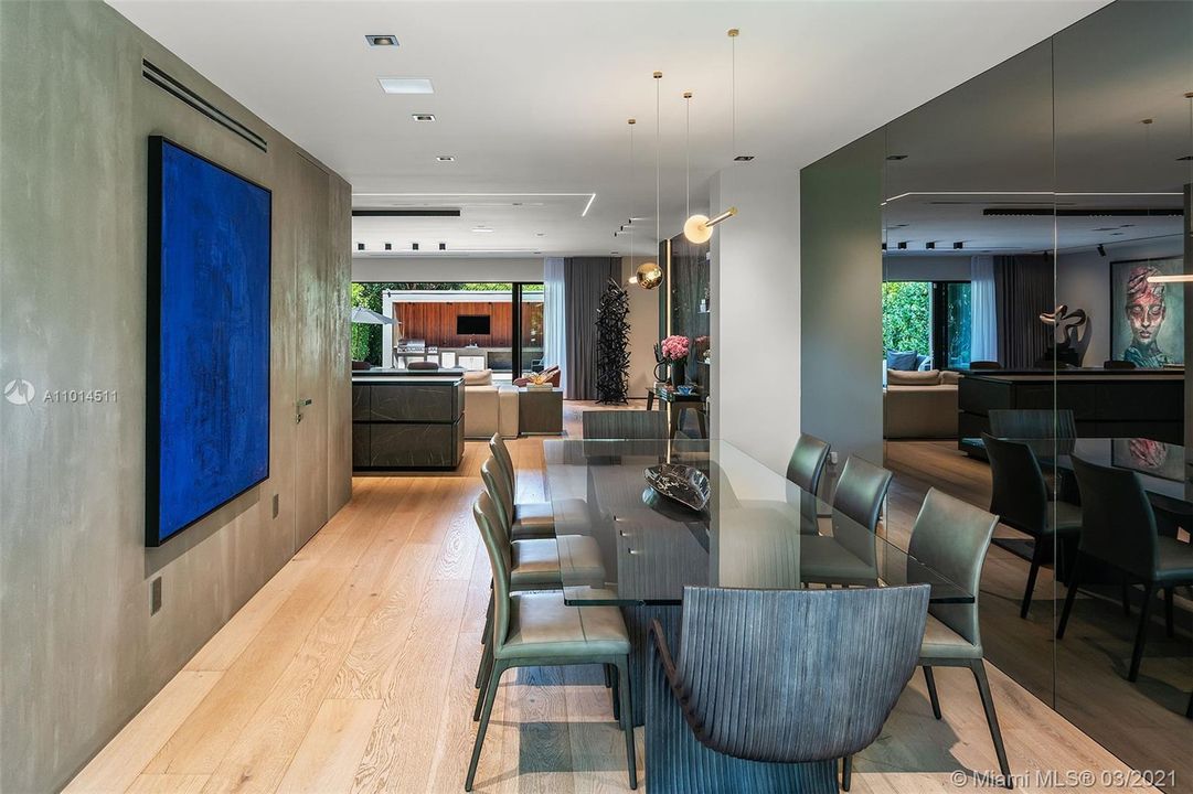 Recently Sold: $2,790,000 (4 beds, 4 baths, 2590 Square Feet)