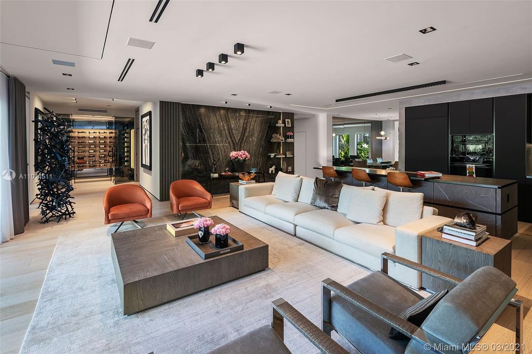 Recently Sold: $2,790,000 (4 beds, 4 baths, 2590 Square Feet)