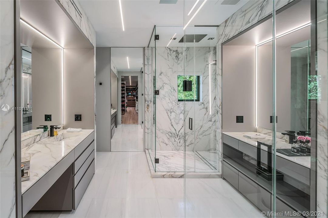 Recently Sold: $2,790,000 (4 beds, 4 baths, 2590 Square Feet)