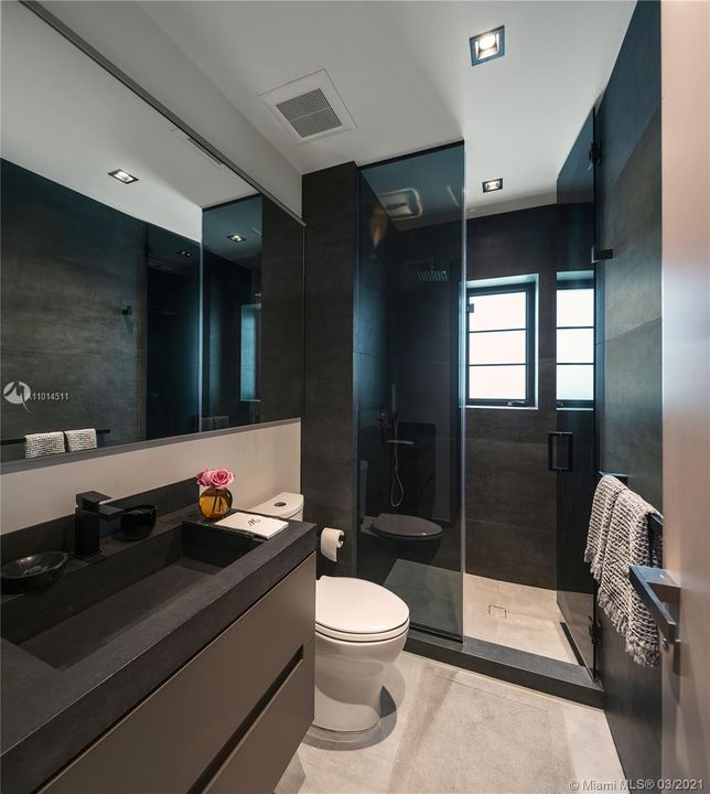 Recently Sold: $2,790,000 (4 beds, 4 baths, 2590 Square Feet)