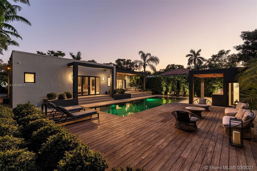 Recently Sold: $2,790,000 (4 beds, 4 baths, 2590 Square Feet)