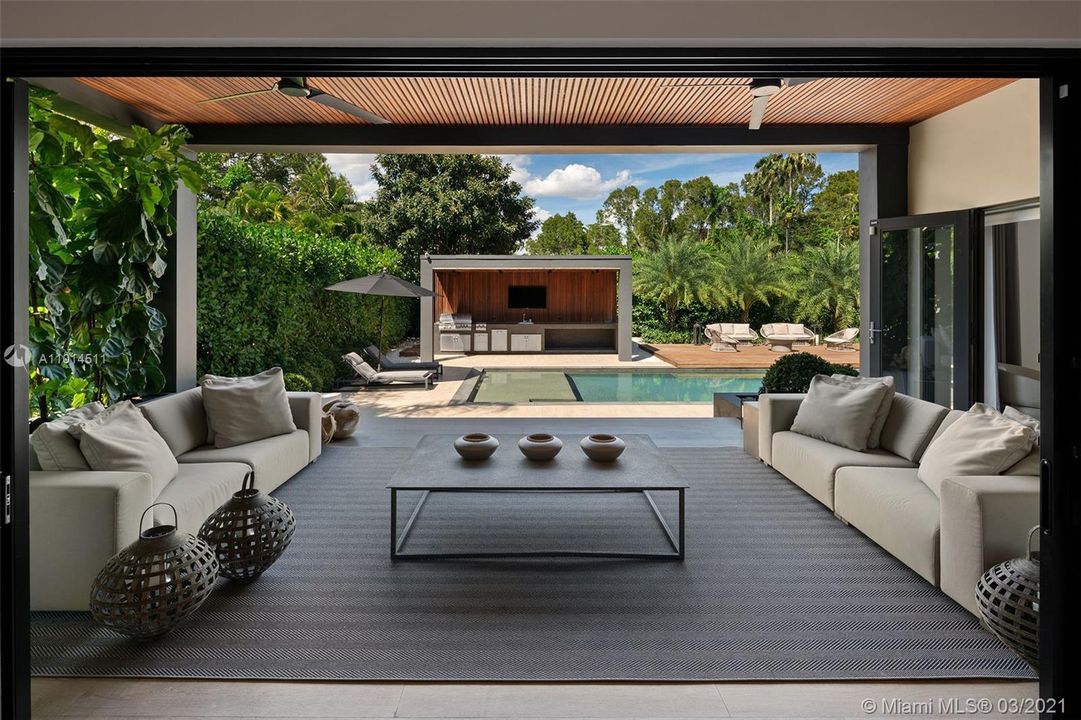 Recently Sold: $2,790,000 (4 beds, 4 baths, 2590 Square Feet)