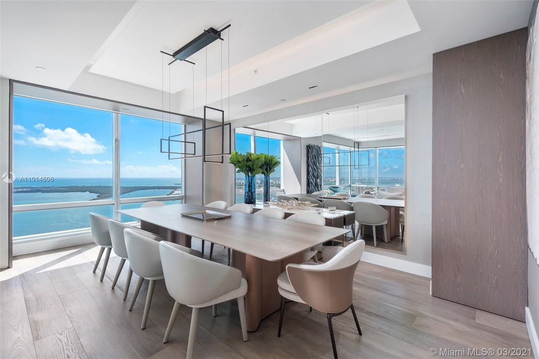 Recently Sold: $5,995,000 (4 beds, 4 baths, 4471 Square Feet)