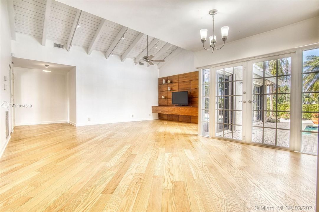 Recently Sold: $505,000 (3 beds, 2 baths, 1695 Square Feet)