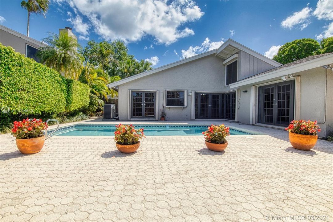 Recently Sold: $505,000 (3 beds, 2 baths, 1695 Square Feet)