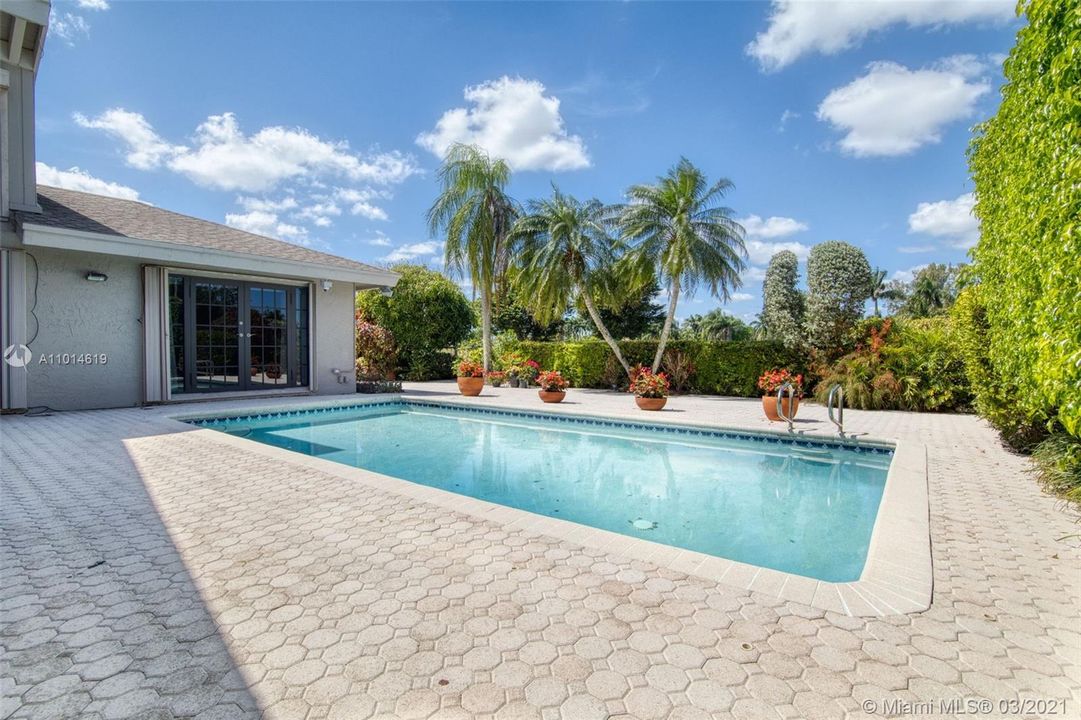 Recently Sold: $505,000 (3 beds, 2 baths, 1695 Square Feet)