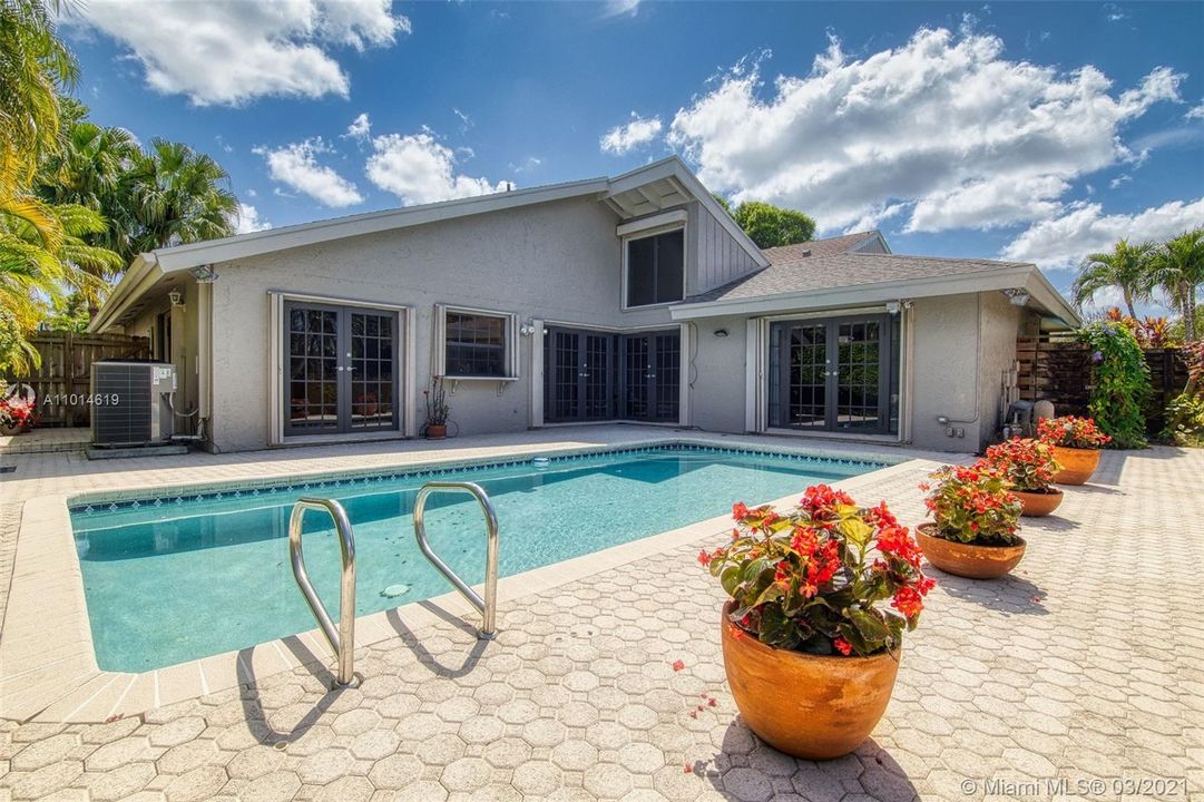 Recently Sold: $505,000 (3 beds, 2 baths, 1695 Square Feet)