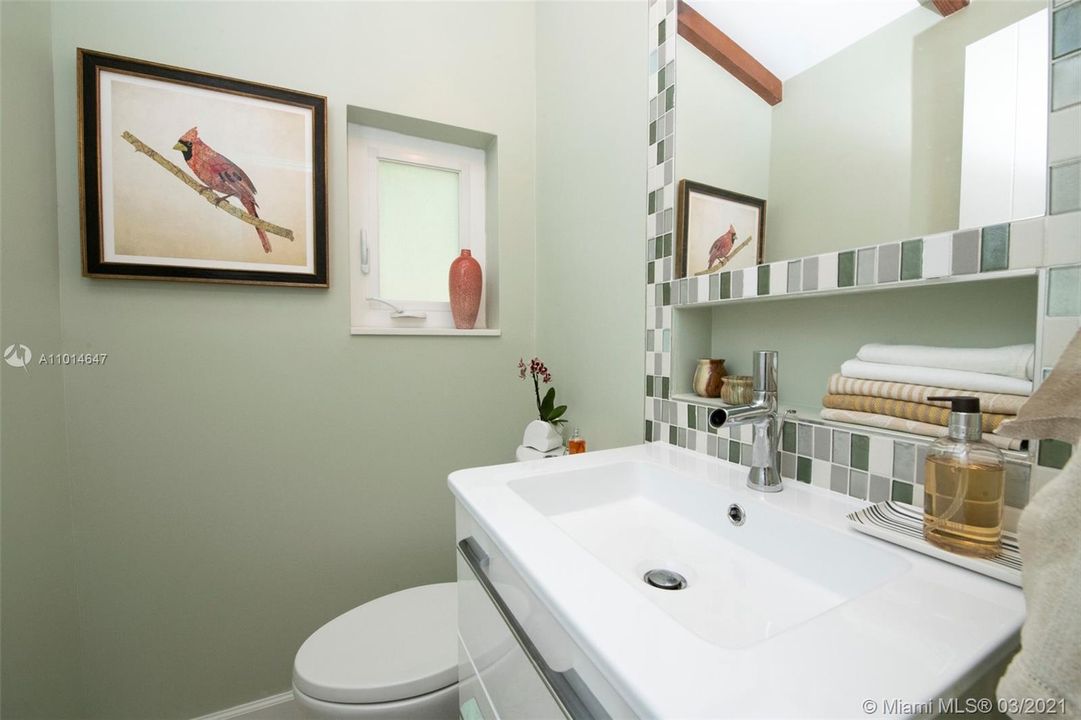 最近售出: $1,195,000 (3 贝兹, 2 浴室, 1567 平方英尺)