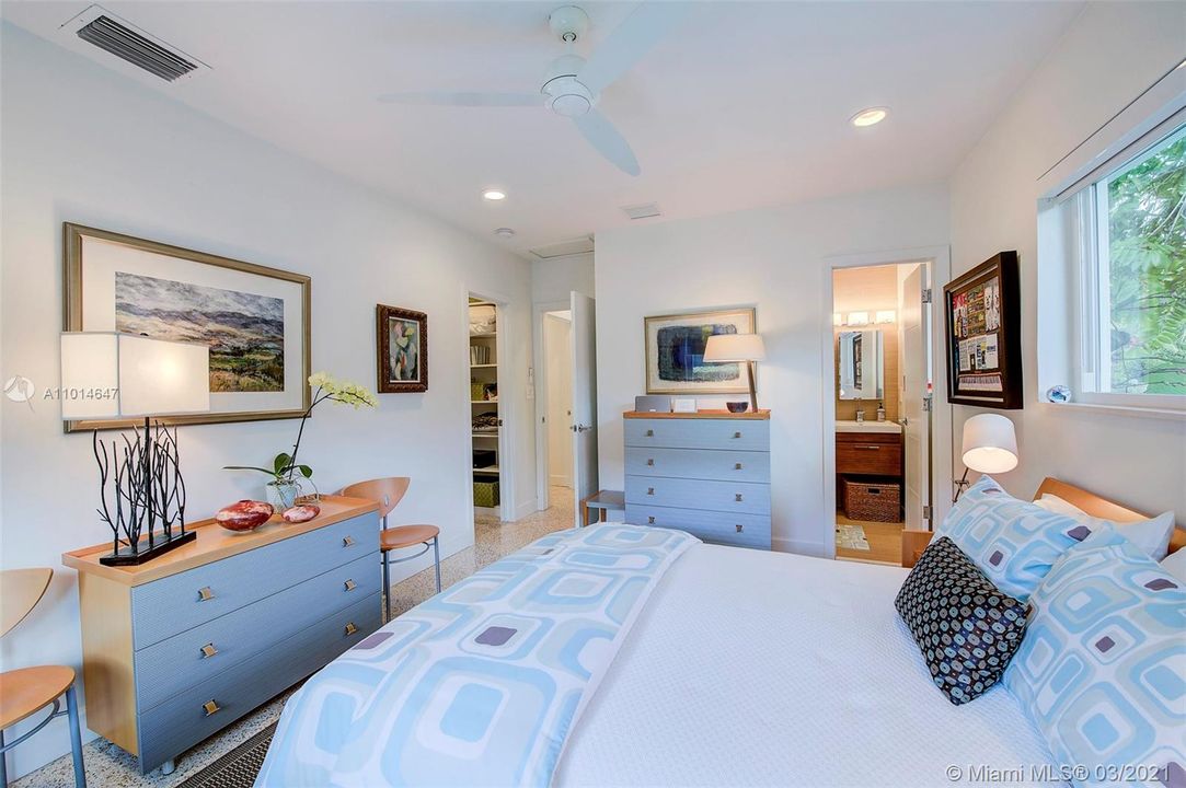 Recently Sold: $1,195,000 (3 beds, 2 baths, 1567 Square Feet)