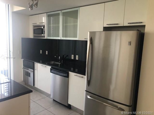 Recently Rented: $2,975 (2 beds, 2 baths, 1117 Square Feet)