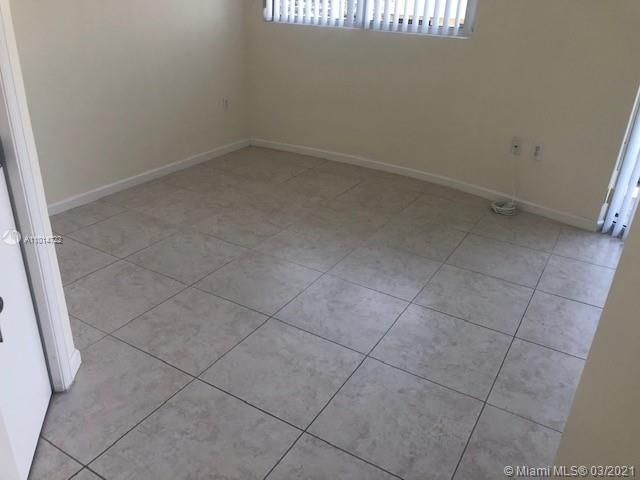 Recently Rented: $2,975 (2 beds, 2 baths, 1117 Square Feet)