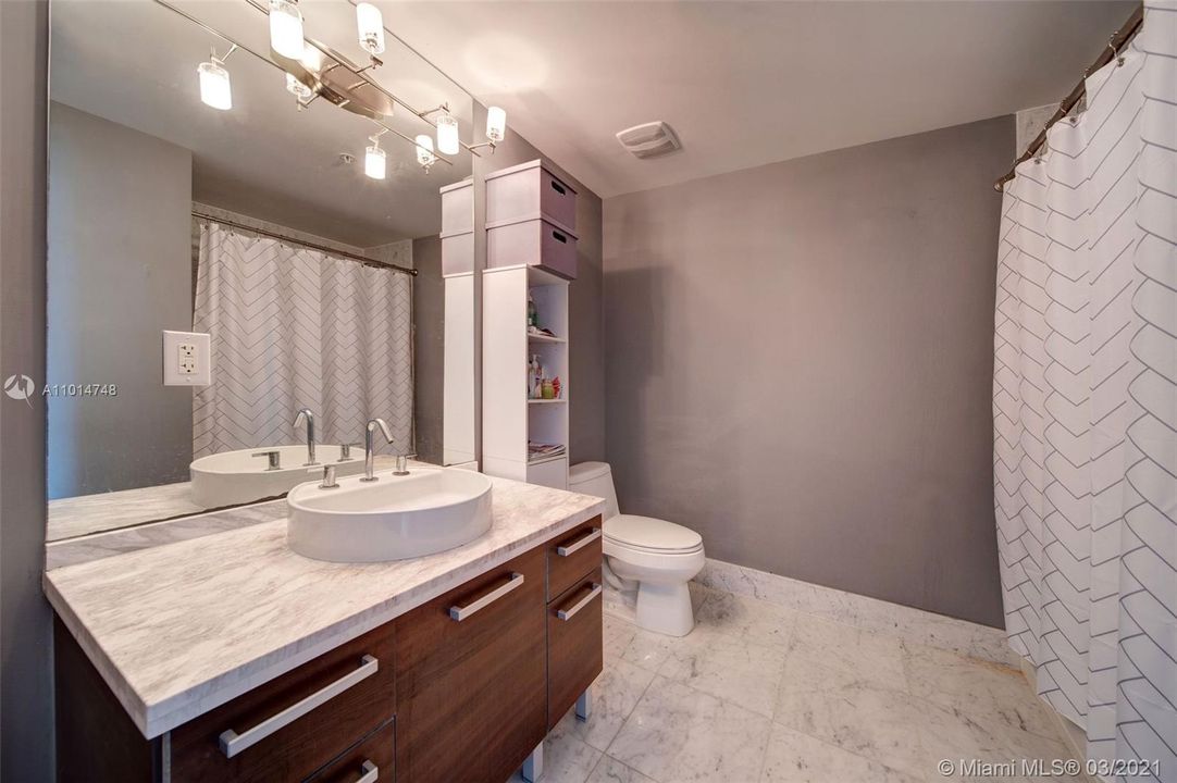 最近售出: $269,000 (0 贝兹, 1 浴室, 632 平方英尺)