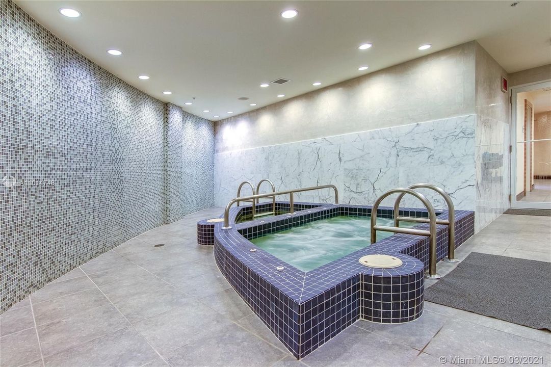 最近售出: $269,000 (0 贝兹, 1 浴室, 632 平方英尺)