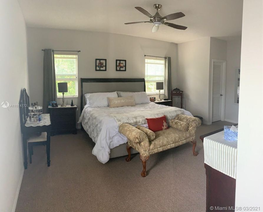 Recently Sold: $549,000 (4 beds, 3 baths, 2901 Square Feet)