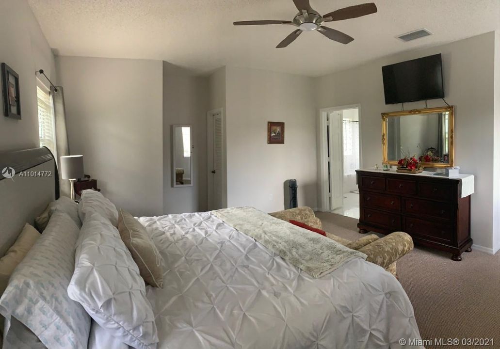 Recently Sold: $549,000 (4 beds, 3 baths, 2901 Square Feet)