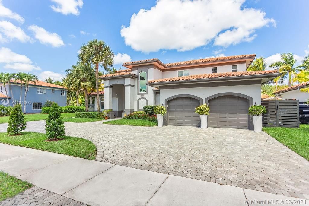 Recently Sold: $885,000 (4 beds, 3 baths, 2689 Square Feet)