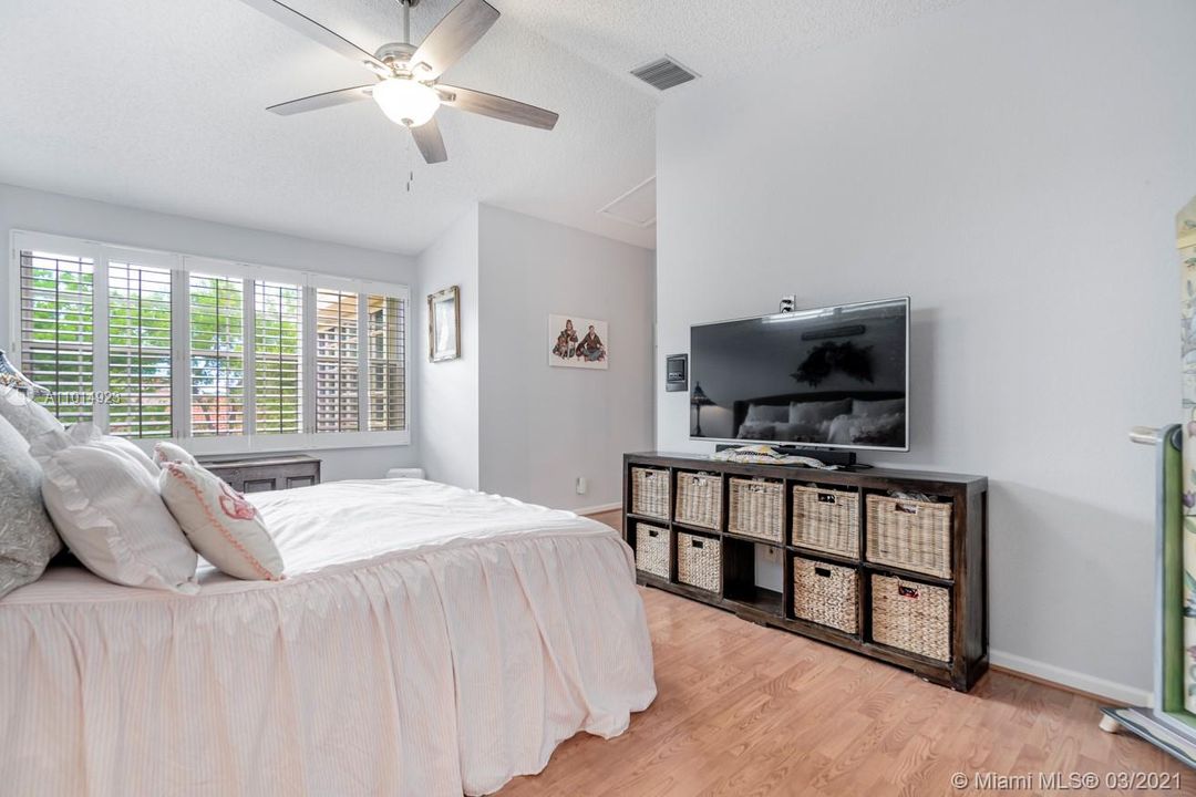 Recently Sold: $485,000 (3 beds, 2 baths, 2093 Square Feet)