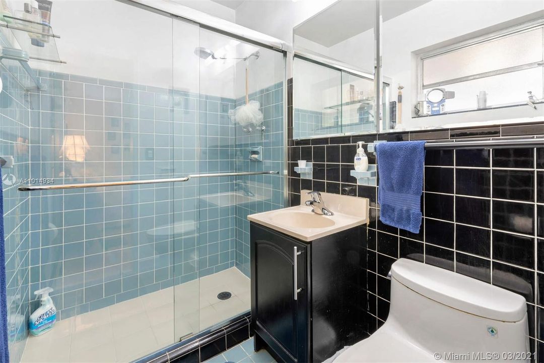 最近售出: $685,000 (4 贝兹, 2 浴室, 1933 平方英尺)