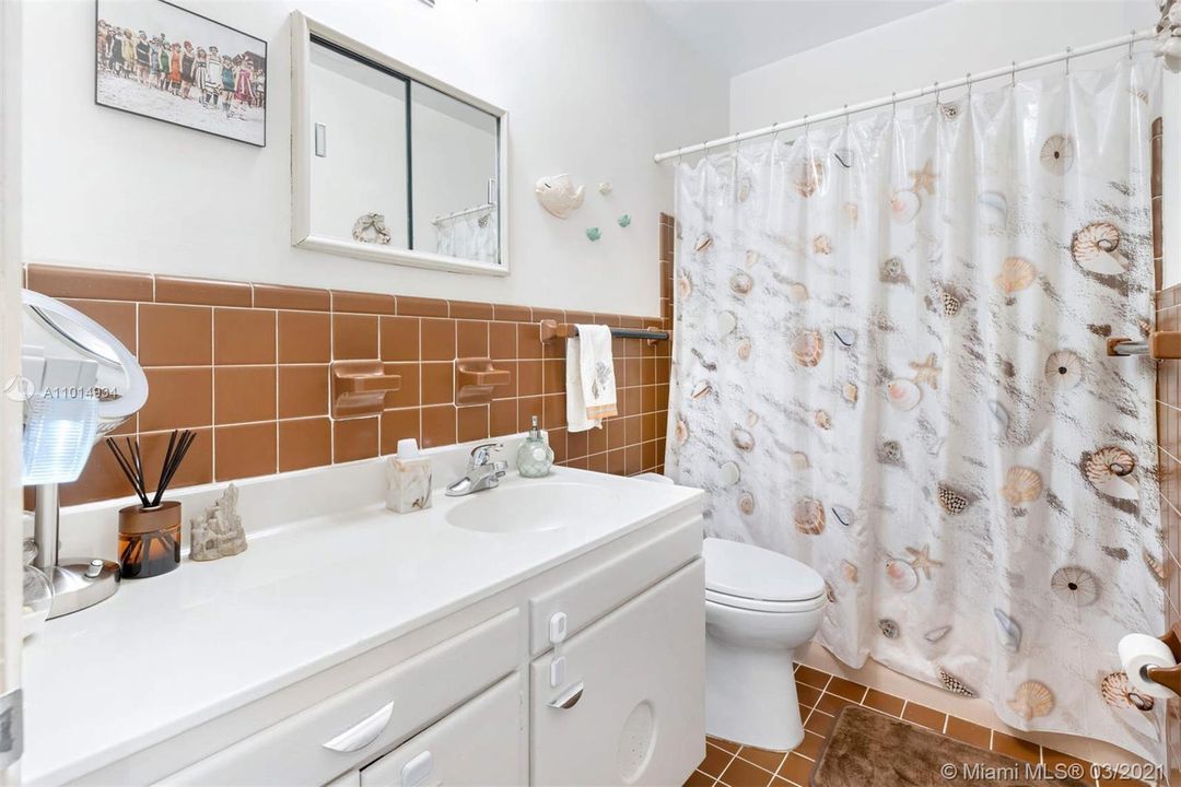 最近售出: $685,000 (4 贝兹, 2 浴室, 1933 平方英尺)