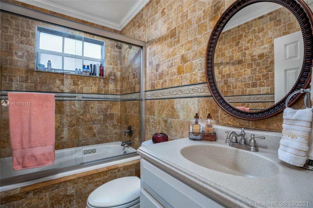 最近售出: $395,000 (3 贝兹, 2 浴室, 1851 平方英尺)