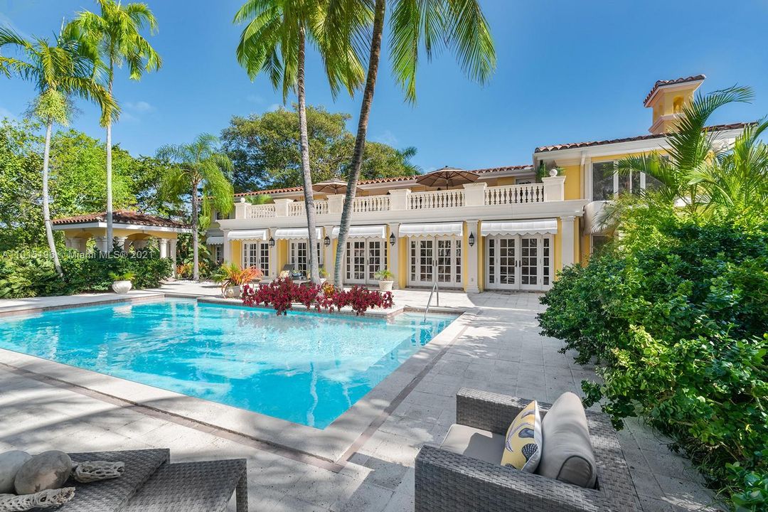Recently Sold: $9,875,000 (6 beds, 9 baths, 8818 Square Feet)