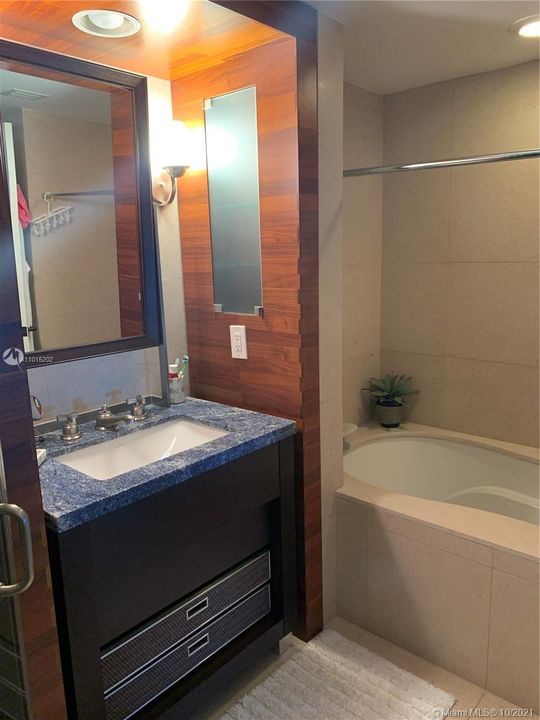 Недавно арендовано: $5,700 (2 спален, 2 ванн, 993 Квадратных фут)
